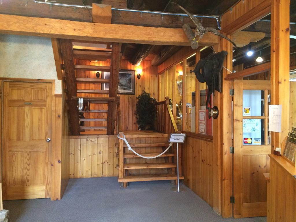 Helmcken Falls Lodge Cabin Rooms And Rv Park Clearwater Extérieur photo